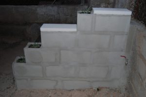 13 Creative Cinder Block Raised Garden Bed Ideas (With Pictures)